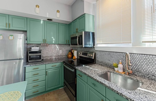 Lochearn House | Spacious 5-bedroom Pineapple House in wonderful Pikesville/10PPL/Pets/WiFi