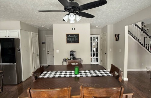 Mentor House | Spacious 5-bedroom pet friendly house in Mentor with hot tub & fitness room