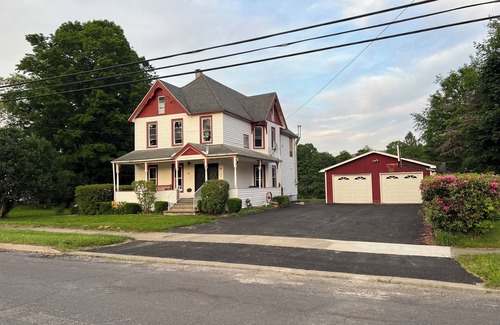 Deposit House | Spacious 5-bedroom river house in charming Deposit