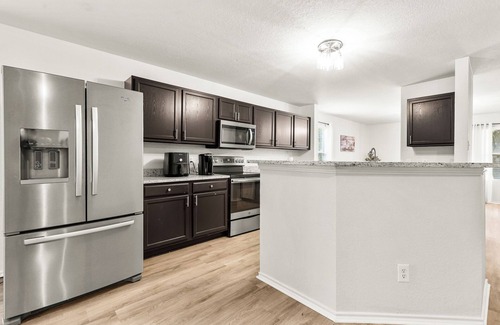 West San Antonio House | Spacious 5 bedroom San Antonio home. Convenient access to Seaworld and Lackland