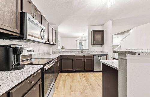 West San Antonio House | Spacious 5 bedroom San Antonio home. Convenient access to Seaworld and Lackland