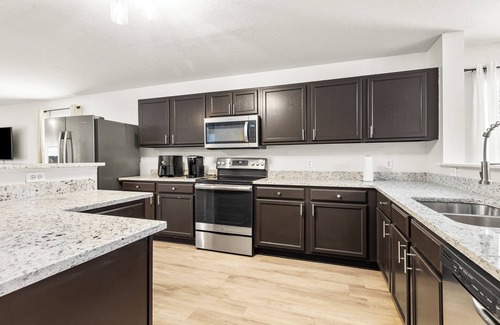 West San Antonio House | Spacious 5 bedroom San Antonio home. Convenient access to Seaworld and Lackland
