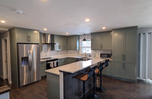 Cave Spring House | Spacious 5-bedroom house with fenced in backyard in Roanoke, Virginia.