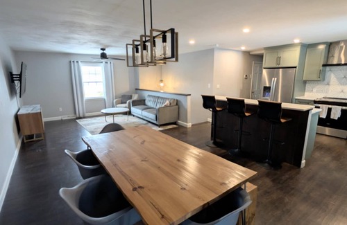 Cave Spring House | Spacious 5-bedroom house with fenced in backyard in Roanoke, Virginia.