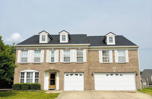 West Newton House | Spacious 5-bedroom house in beautiful Indianapolis with WiFi, AC