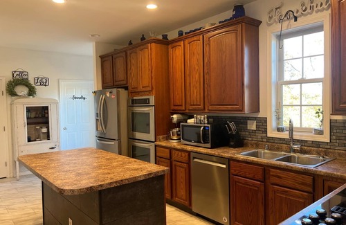 Williamstown House | Spacious 5-bedroom country home in serene Williamstown near the Ark and lake