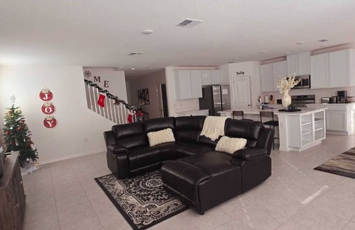 Winter Haven House | Spacious 5-bedroom house with WiFi, AC in welcoming Winter Haven