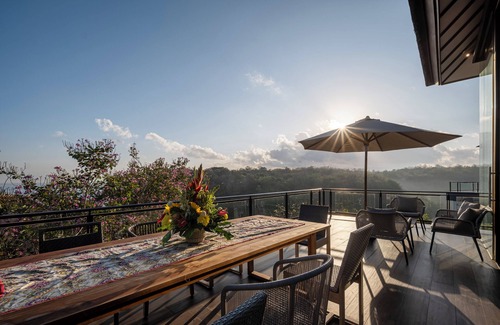 Jimbaran Villa | Spacious 5-bedroom villa in fabulous Bali with Seaview