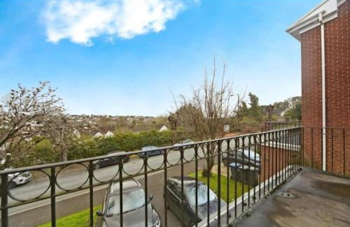 Purley Ski Chalet | Spacious 5 Bedrooms Family Detached House in Purley 23 min to Central London