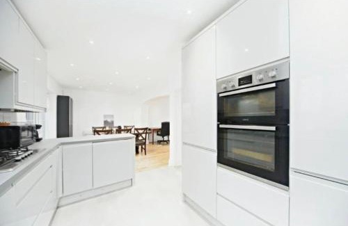 Purley Ski Chalet | Spacious 5 Bedrooms Family Detached House in Purley 23 min to Central London