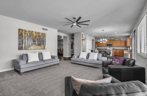 Crossings At Crossroads House | Spacious 5 BR, 3.5 BA, 4000+sf, WiFi, Pool,Hot Tub