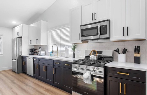 North Las Vegas House | Spacious 5 BR Home w/Games and Spa!