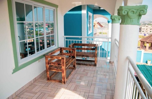 Accra Villa | Spacious 5 BR Villa with amazing views Bar&Pool | family & large groups | Wi-Fi