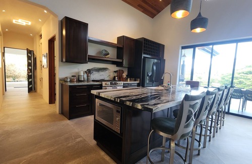 Dominicalito Villa | Spacious 5-bedroom ocean view villa in Dominicalito