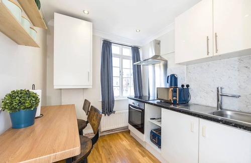 Angel House | Spacious 5-Room Property in Prime Islington Location – Perfect for Groups & Business Travelers!