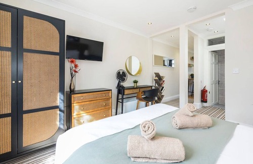 Angel House | Spacious 5-Room Property in Prime Islington Location – Perfect for Groups & Business Travelers!