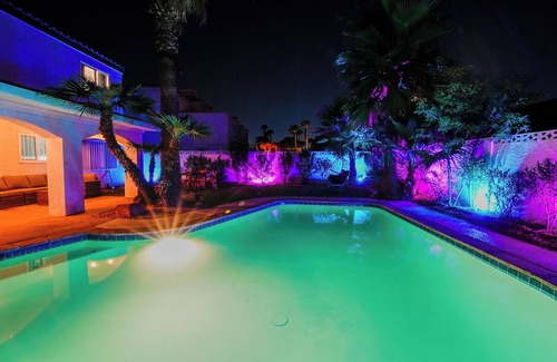 Paradise House | Spacious 5BD 12Guest home with pool & spa just mins from Strip & Airport
