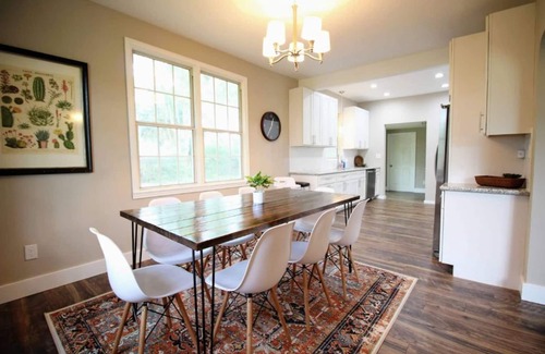 Warrington House | Spacious 5BR home. 10 min to NAS. 20 min to beach
