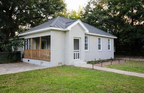 Warrington House | Spacious 5BR home. 10 min to NAS. 20 min to beach