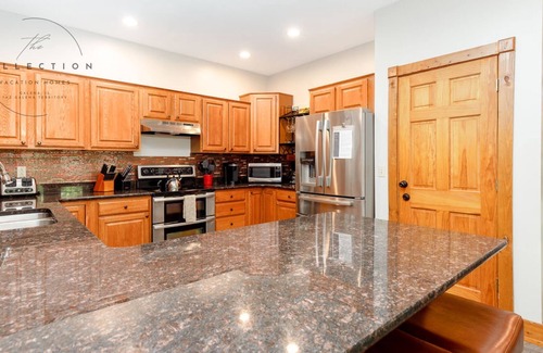 The Galena Territory House | Spacious 5BR Retreat with Hot Tub, Fireplace & Game Room | Galena Territory