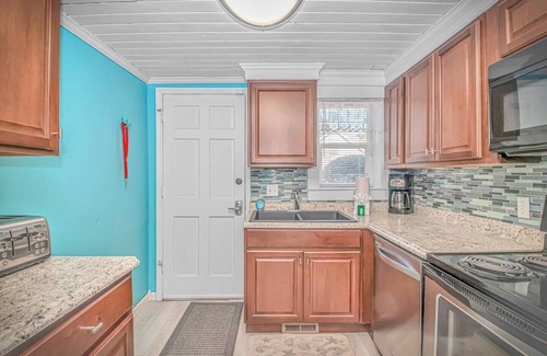 Crescent Beach House | Spacious 6-BR Beach Cottage