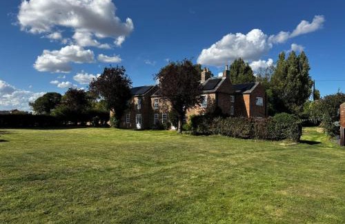 Tilney Fen End House | Spacious 6-Bed Countryside Home Surrounded by Nature