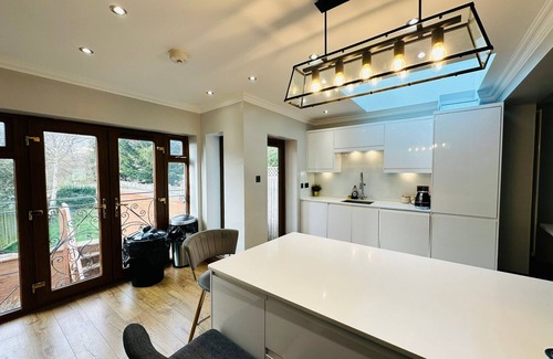 Sudbury House | Spacious 6 Bed House in Wembley