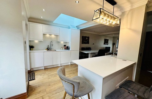 Sudbury House | Spacious 6 Bed House in Wembley