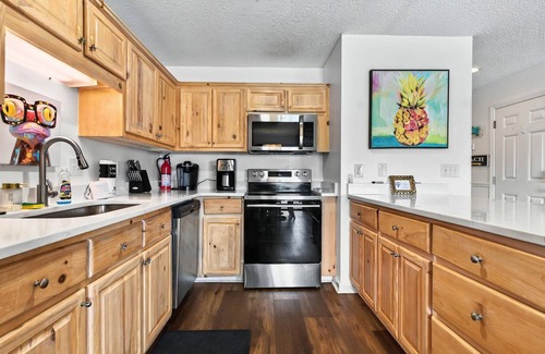Ocean Isle Beach Condo | Spacious 6-Bedroom Coconut Cabana in Ocean Isle Beach with pool