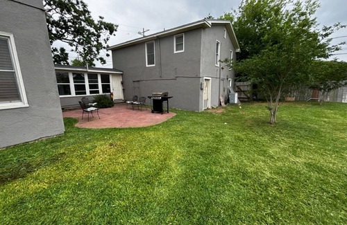 Del Mar House | Spacious 6-bedroom house in lovely Corpus Christi 1 block from Ocean Dr.