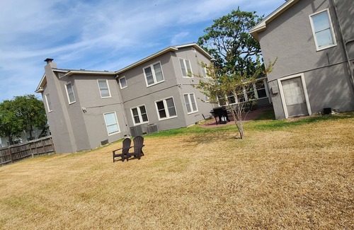 Del Mar House | Spacious 6-bedroom house in lovely Corpus Christi 1 block from Ocean Dr.