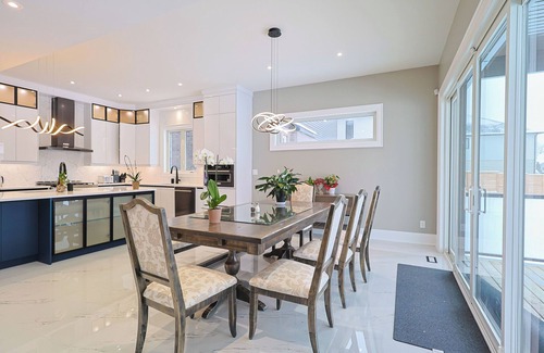 Niagara Falls Villa | Spacious 6-bedroom villa in enchanting Niagara Falls with AC
