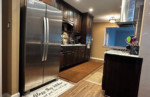 Austin House | Spacious 6-bedroom 3 Bathroom house.nNear UT, Downtown, COTA & Lots More