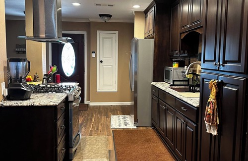 Austin House | Spacious 6-bedroom 3 Bathroom house.nNear UT, Downtown, COTA & Lots More