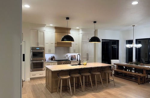 Forest Junction House | Spacious 6-bedroom country house close to Green Bay with heated pool