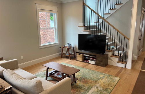 Del Ray House | Spacious 6-bedroom house in charming Del Ray Alexandria with WiFi, AC, Walkable
