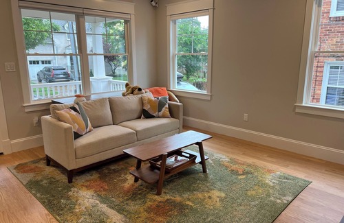 Del Ray House | Spacious 6-bedroom house in charming Del Ray Alexandria with WiFi, AC, Walkable