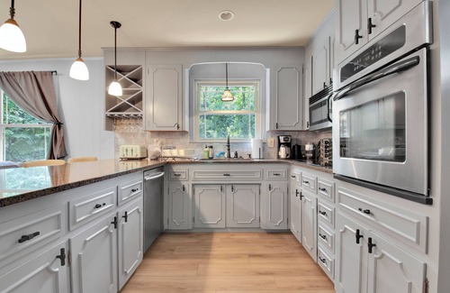 Wade Hampton House | Spacious 6 bedroom house in GVL with Game Room, 2 Living Rooms, 3 King Beds