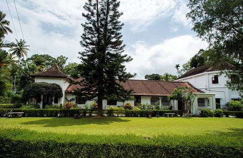 Udunuwara House | Spacious 6-bedroom heritage & wellness bungalow in Kandy with AC culinary class