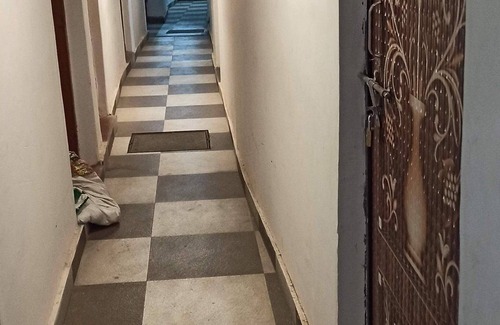 Varanasi House | Spacious 6-bedroom house with WiFi, AC in enchanting Varanasi