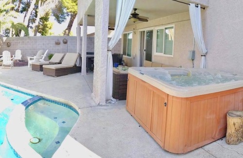 Paradise House | Spacious 6-bedroom house with AC and WiFi in vibrant Las Vegas