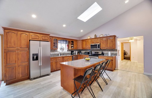 Long Pond House | SPACIOUS 6-bedroom house with TWO MASTER BR AND BA, GAME ROOM, HOT TUB