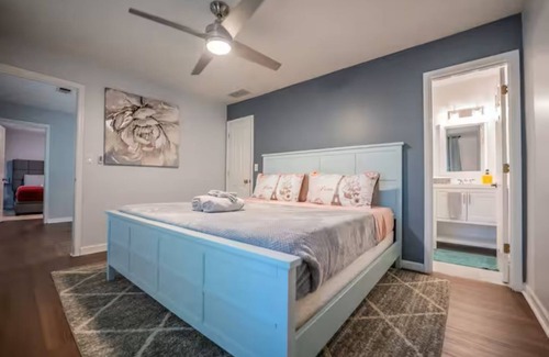 Riverdale House | Spacious 6-bedroom house with Fire Pit, and Game room in enchanting Riverdale