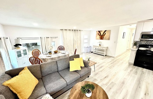 Sunnyvale House | Spacious 6-bedroom house in Sunnyvale with WiFi access