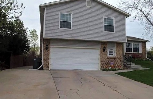 Thornton House | Spacious 6-bedroom house with WiFi, fitness room in peaceful Thornton