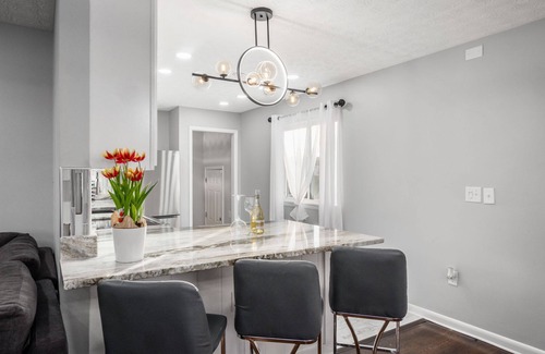 West Columbus House | Spacious 6-Bedroom Masterpiece Newly Renovated and ready for Large/Any Group