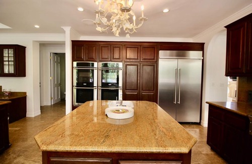 Hollywood Hills House | Spacious 6-Bedroom Estate in Fabulous Los Angeles with Tennis ,Pool & Spa
