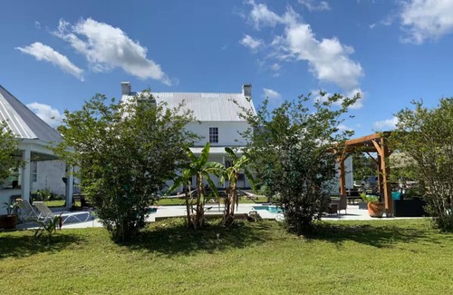 Quiet Place In The Country House | Spacious 6-bedroom house in charming Port Orange with WiFi, AC Pool