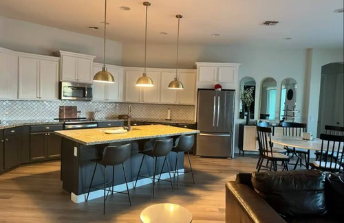 Queen Creek House | Spacious 6-bedroom house with a pool, AC, WiFi in beautiful Queen Creek!