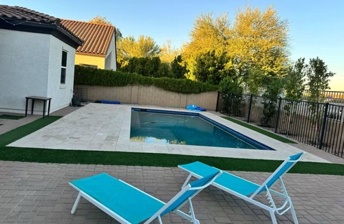 Queen Creek House | Spacious 6-bedroom house with a pool, AC, WiFi in beautiful Queen Creek!